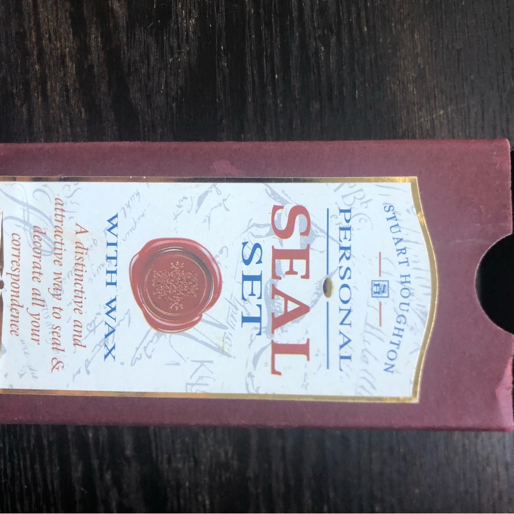 Personal seal set with wax letter D